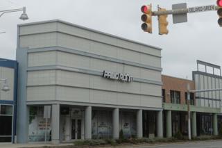 A building with the sign "Paniq Room".