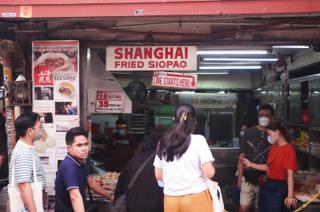 A small lunch stand advertises Shanghai fried siopao.
