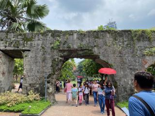 A crumbling arch through a central courtyard inside Fort Santiago’s walls.