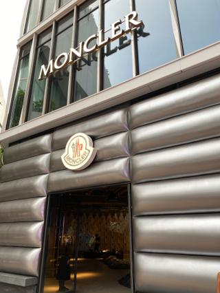 Exterior of a Moncler winter apparel store, with silver puffy sections mimicking a puffer jacket.