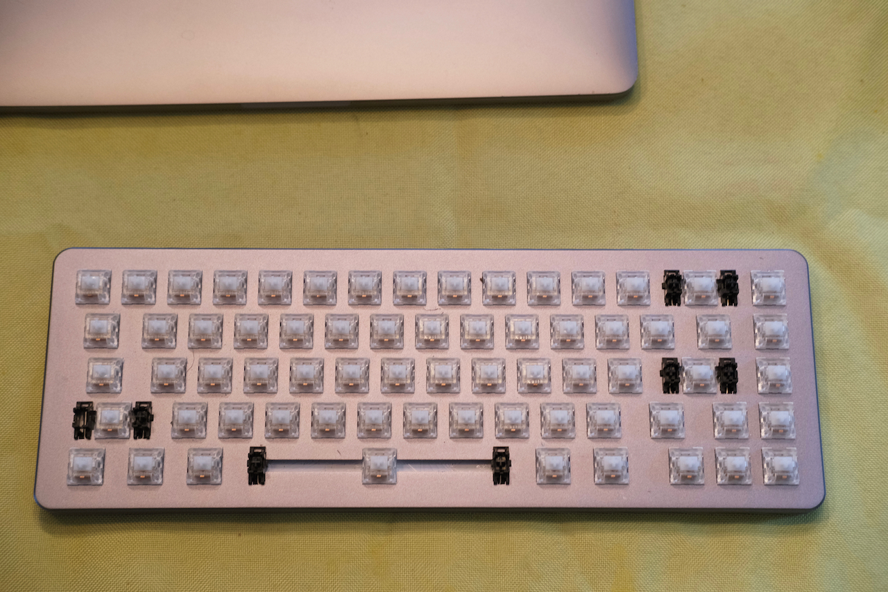 The Halo Clear switches that shipped with the keyboard. Keyboard with no keycaps and exposed Halo Clear switches.