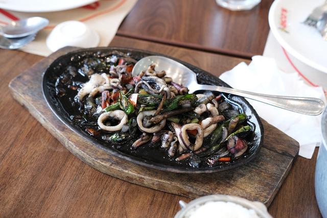 A platter with grilled squid.