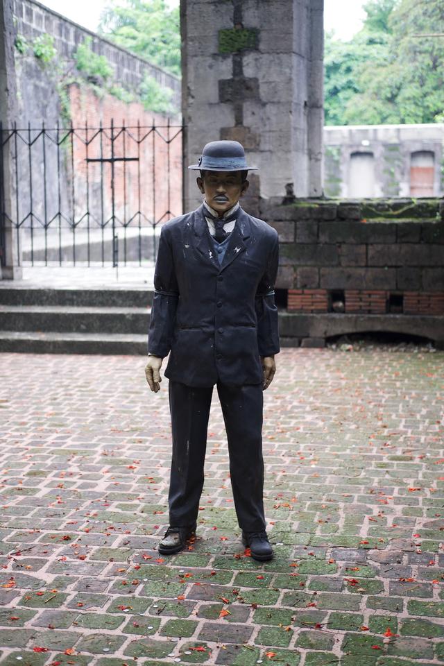 A statue of Jose Rizal, depicting him in a suit and hat.